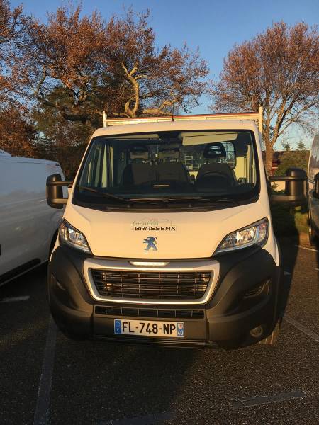 Louer un véhicule utilitaire avec une benne pour 1 journée à Morcenx